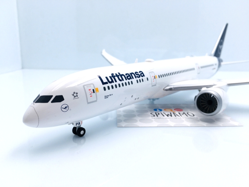 Herpa 572033 - Lufthansa Boeing 787-9 Dreamliner – D-ABPA “Berlin”