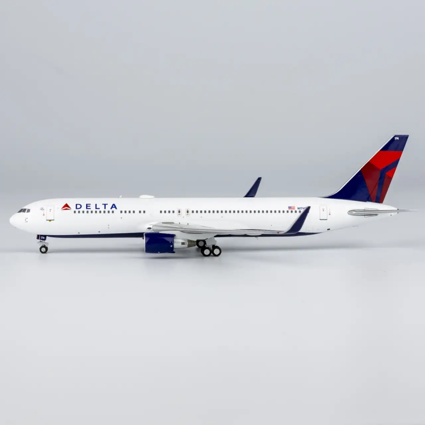 NG Models 17001 - Boeing 767-300ER Delta N174DN - 1/400