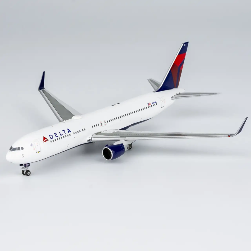 NG Models 17001 - Boeing 767-300ER Delta N174DN - 1/400