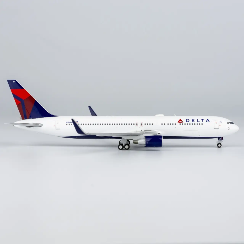 NG Models 17001 - Boeing 767-300ER Delta N174DN - 1/400