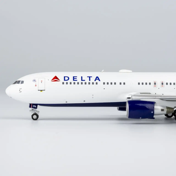 NG Models 17001 - Boeing 767-300ER Delta N174DN - 1/400