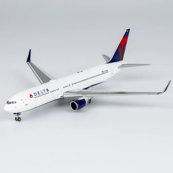 NG Models 17001 - Boeing 767-300ER Delta N174DN - 1/400